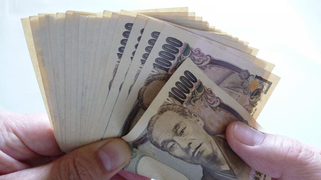 大量の一万円札